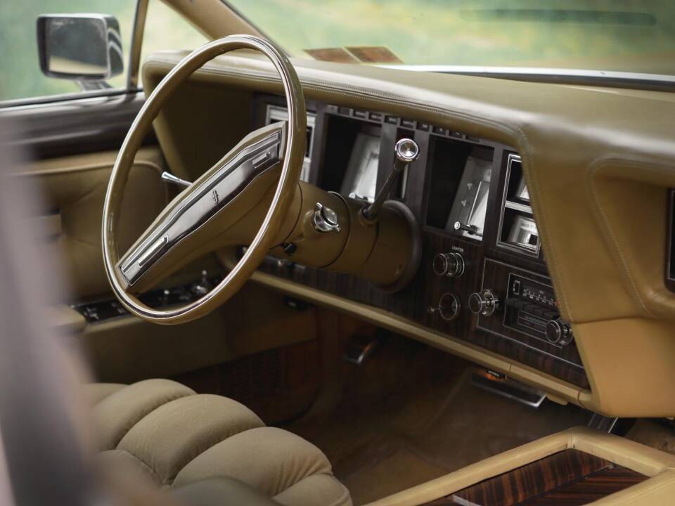 Bild 3/10 von Lincoln Continental Diamond Jubilee Gold Edition (1978)