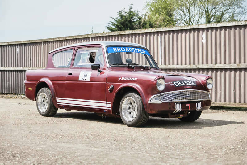 Image 1/50 of Ford Anglia (1965)