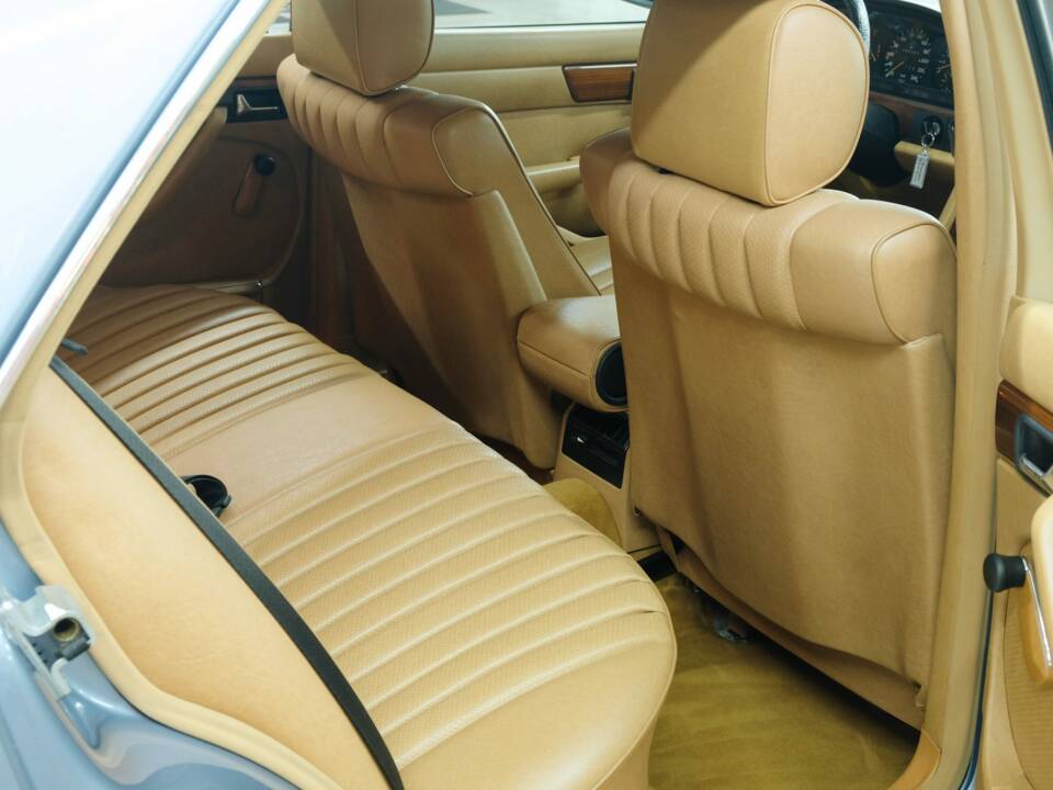Bild 32/50 von Mercedes-Benz 420 SE (1988)