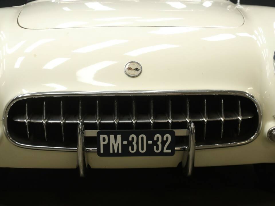 Image 23/50 of Chevrolet Corvette (1954)
