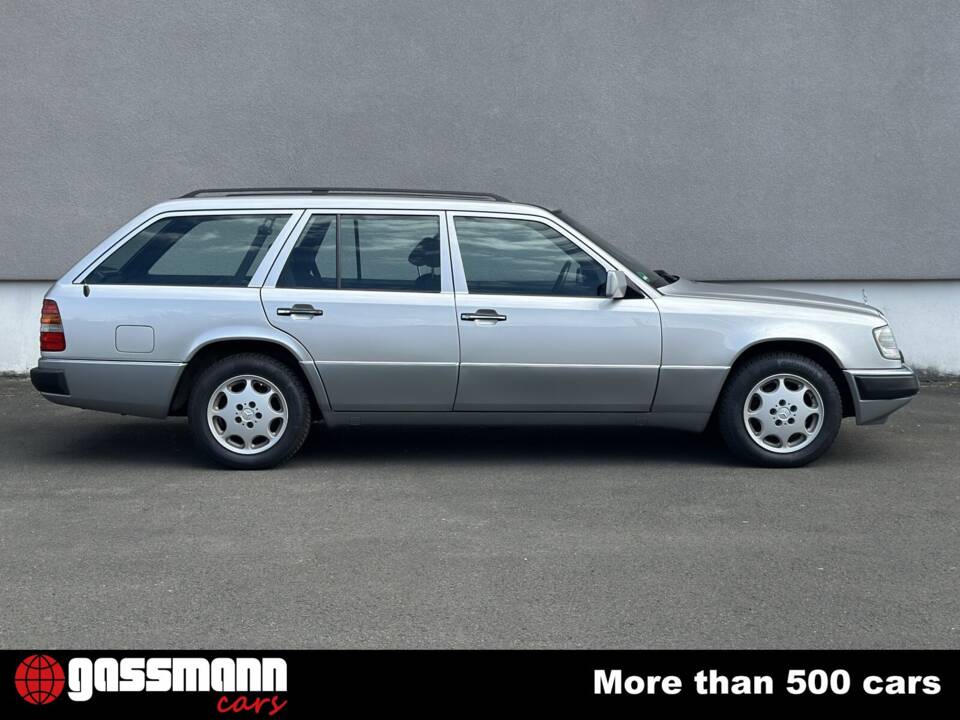 Image 4/15 of Mercedes-Benz 300 TD (1992)