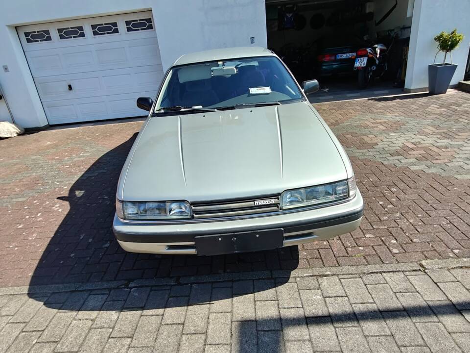 Image 2/5 of Mazda 626 (1988)