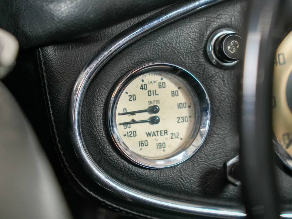 Image 41/43 of Austin-Healey 3000 Mk II (BJ7) (1963)