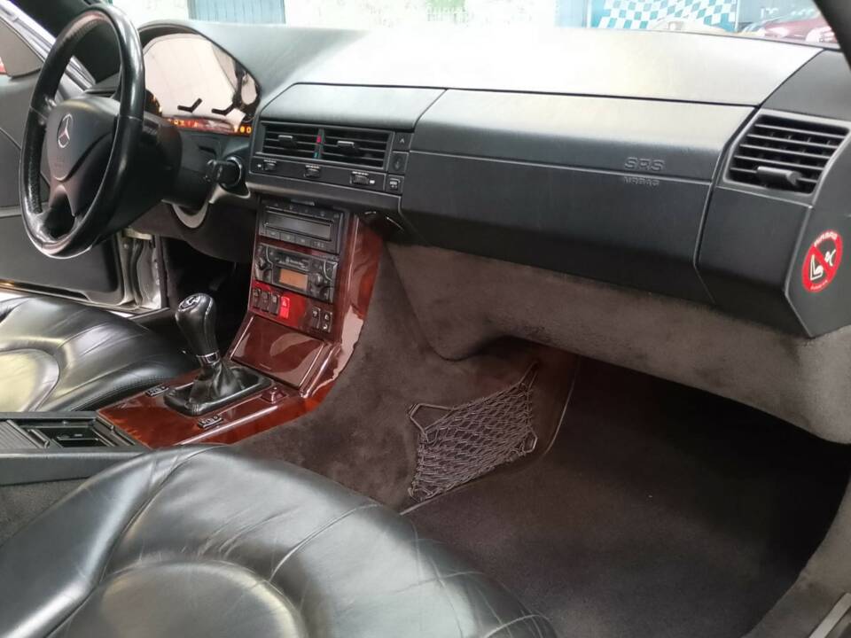 Imagen 22/46 de Mercedes-Benz SL 280 (1999)
