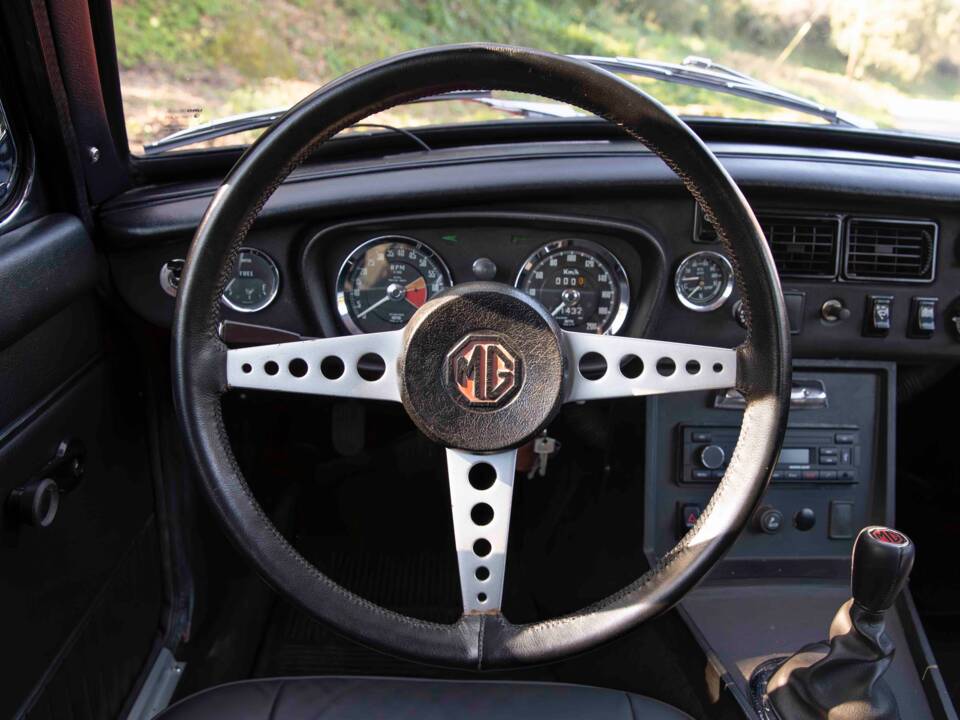 Bild 43/77 von MG MGB GT (1972)