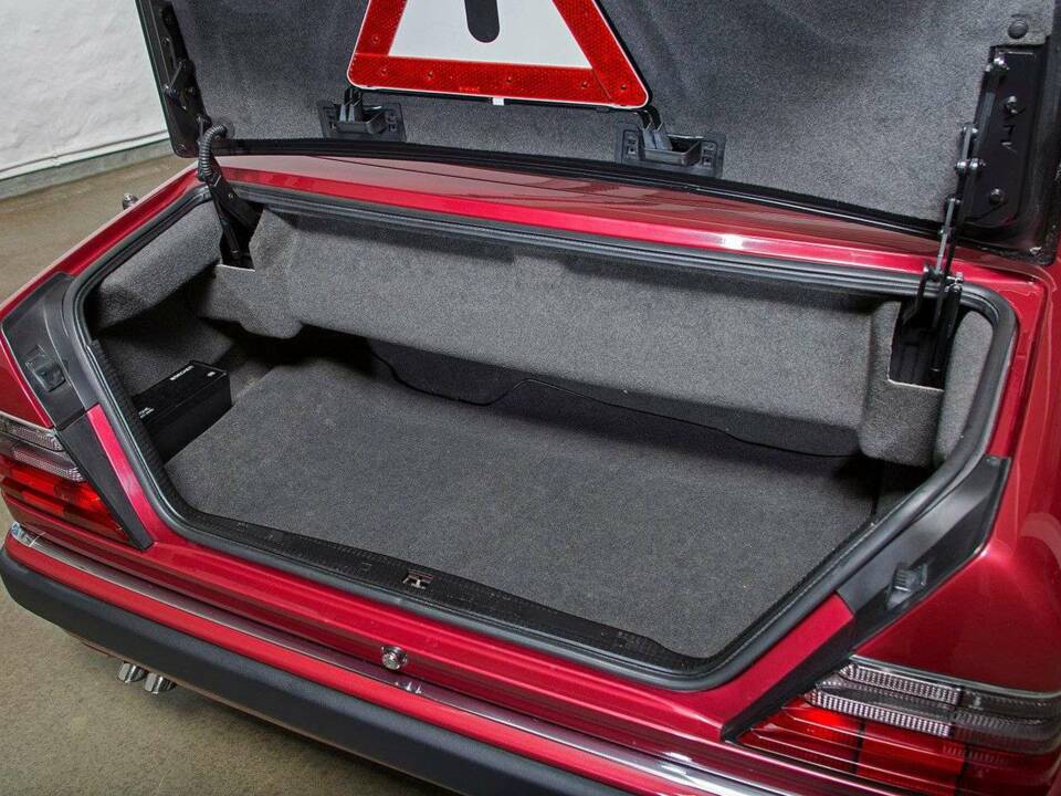 Bild 29/31 von Mercedes-Benz E 320 (1993)
