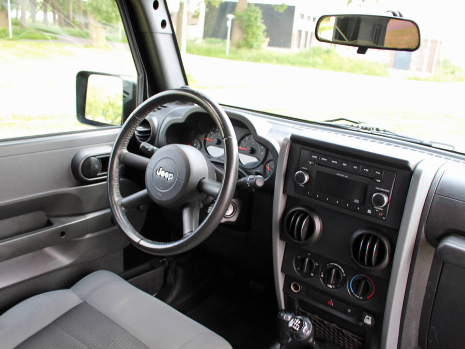 Image 21/26 of Jeep Wrangler 3.8 (2009)