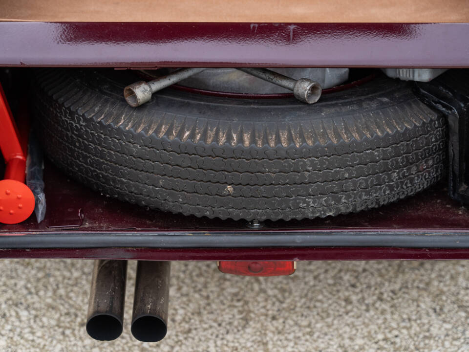 Image 44/50 of Jaguar XK 120 SE FHC (1952)