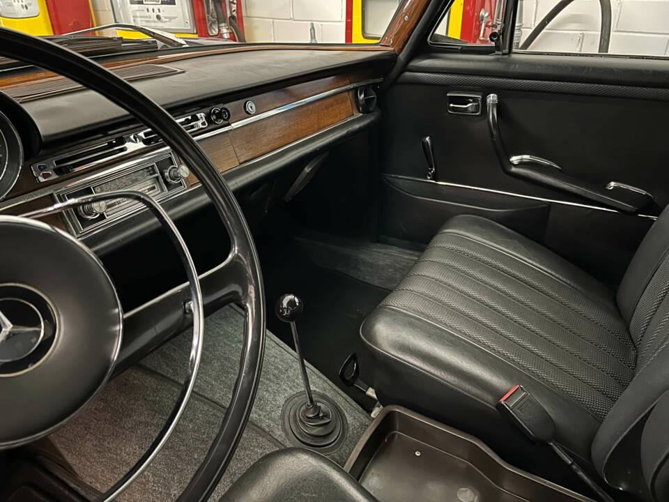 Image 12/19 of Mercedes-Benz 300 SE (1967)