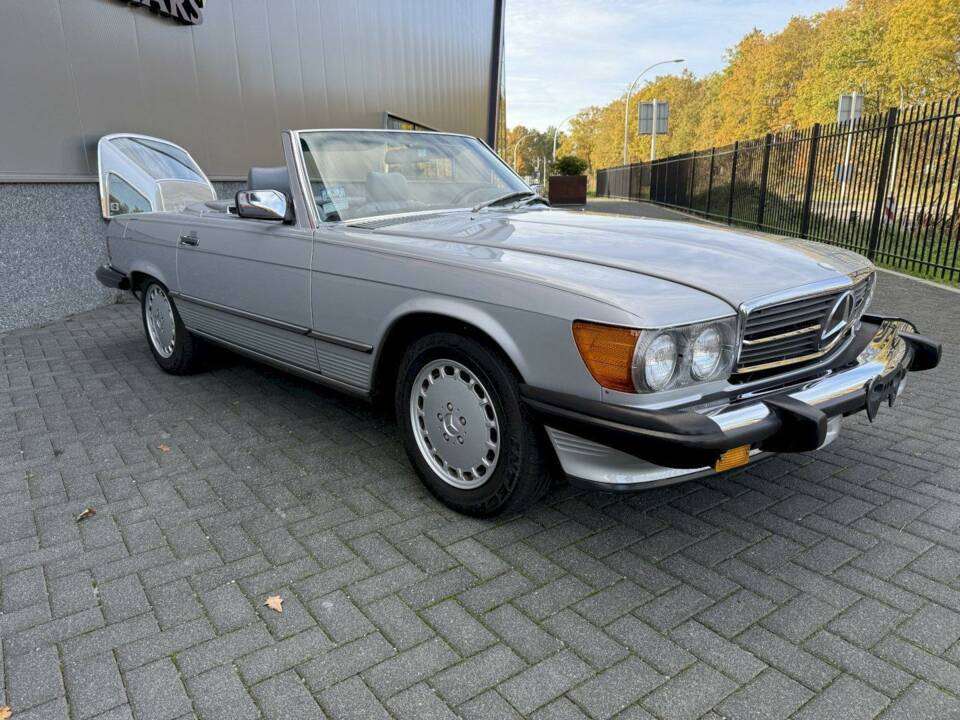 Image 12/36 de Mercedes-Benz 560 SL (1987)