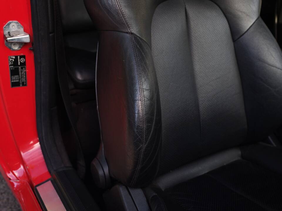 Image 32/43 of Mercedes-Benz CLK 320 (1999)