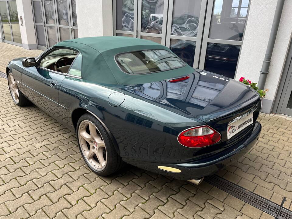 Image 13/20 of Jaguar XKR (2001)