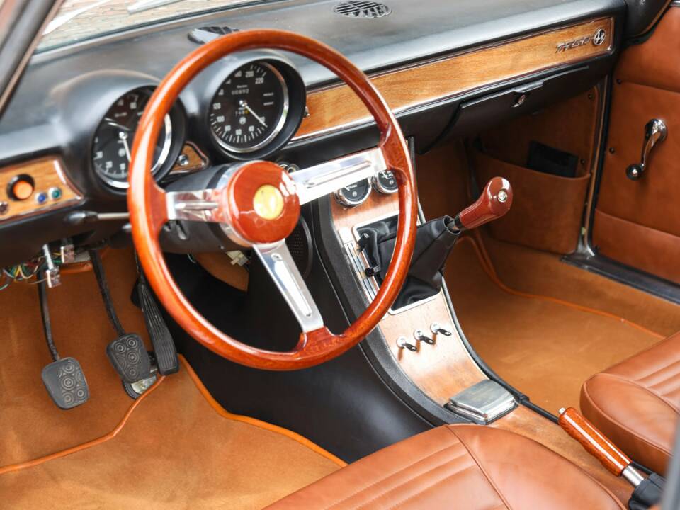 Bild 13/50 von Alfa Romeo 1750 GT Veloce (1971)
