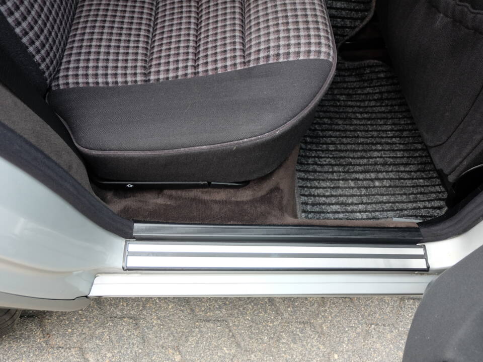 Image 37/75 of Mercedes-Benz E 280 T (1994)