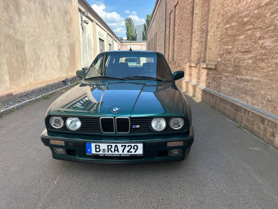 Image 3/23 of BMW 325i Touring (1993)