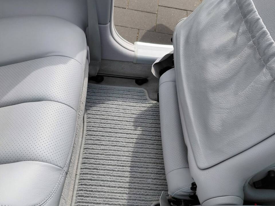 Immagine 13/18 di Mercedes-Benz CLK 200 (1999)