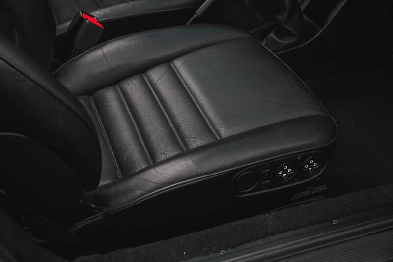 Image 44/50 de Porsche 911 Carrera 3.2 (1989)