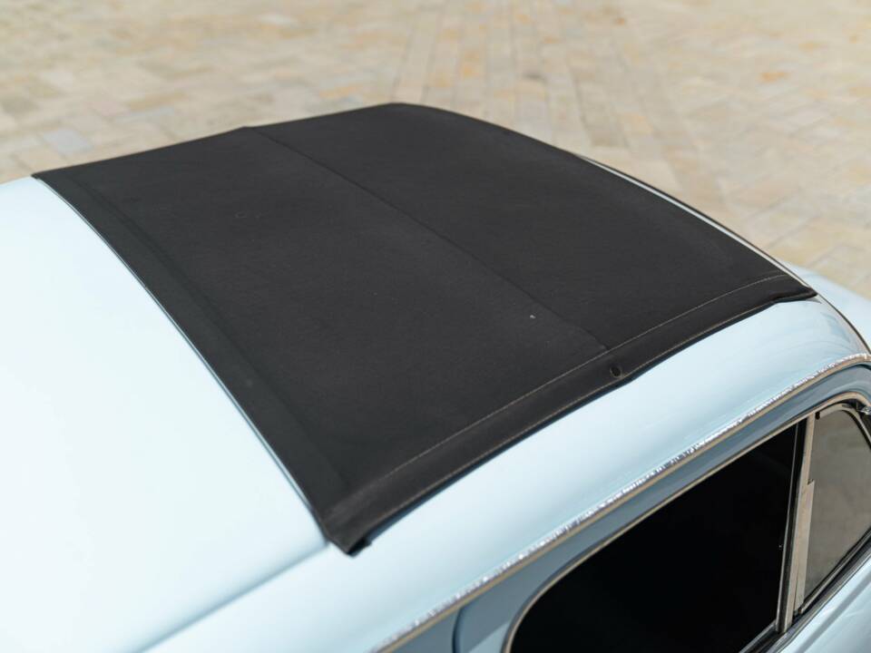 Image 13/47 of FIAT 500 L (1971)