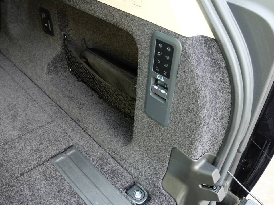 Image 53/61 of Land Rover Range Rover D350 (2025)