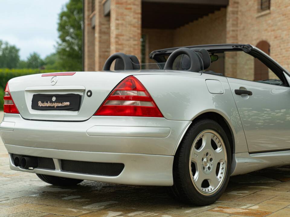 Obraz 18/50 pojazdu Mercedes-Benz SLK 230 Kompressor (1997)
