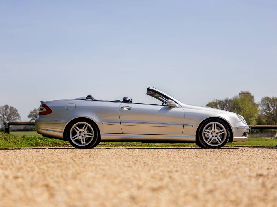Image 48/50 of Mercedes-Benz CLK 55 AMG (2003)