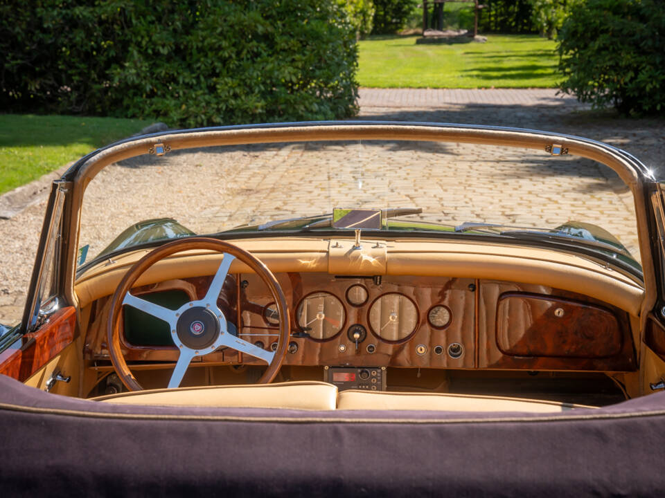 Image 18/37 of Jaguar XK 150 3.8 S OTS (1959)
