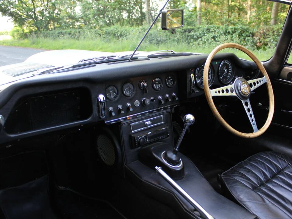 Image 11/18 of Jaguar E-Type 4.2 (1965)