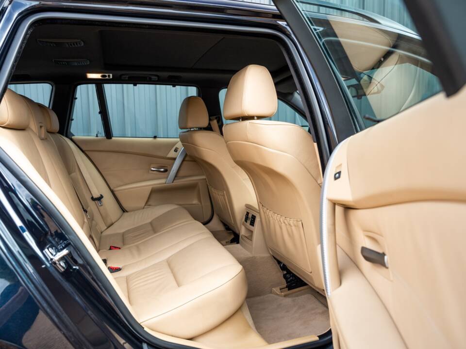 Imagen 48/65 de BMW 545i Touring (2005)