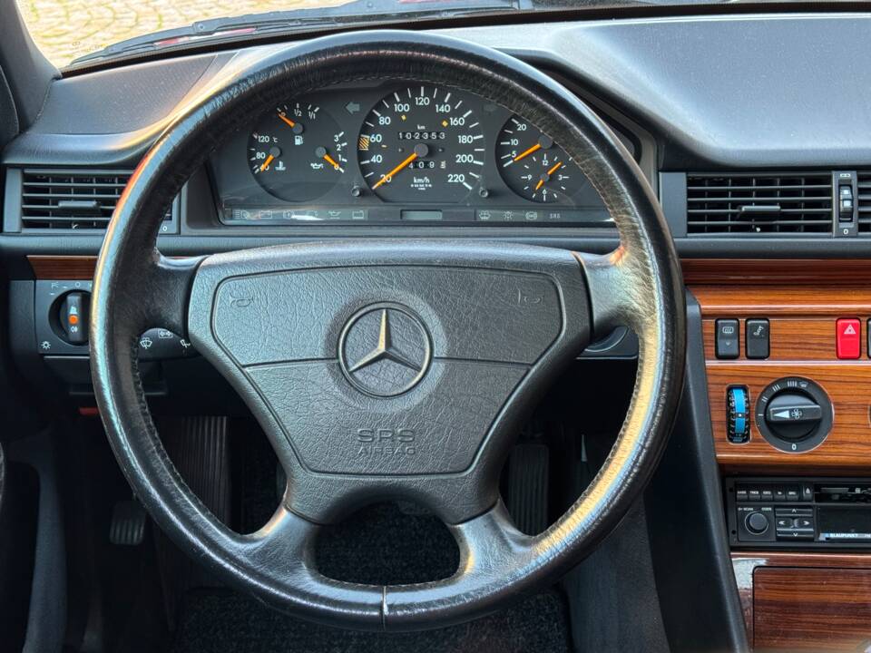 Immagine 35/75 di Mercedes-Benz 230 E (1992)