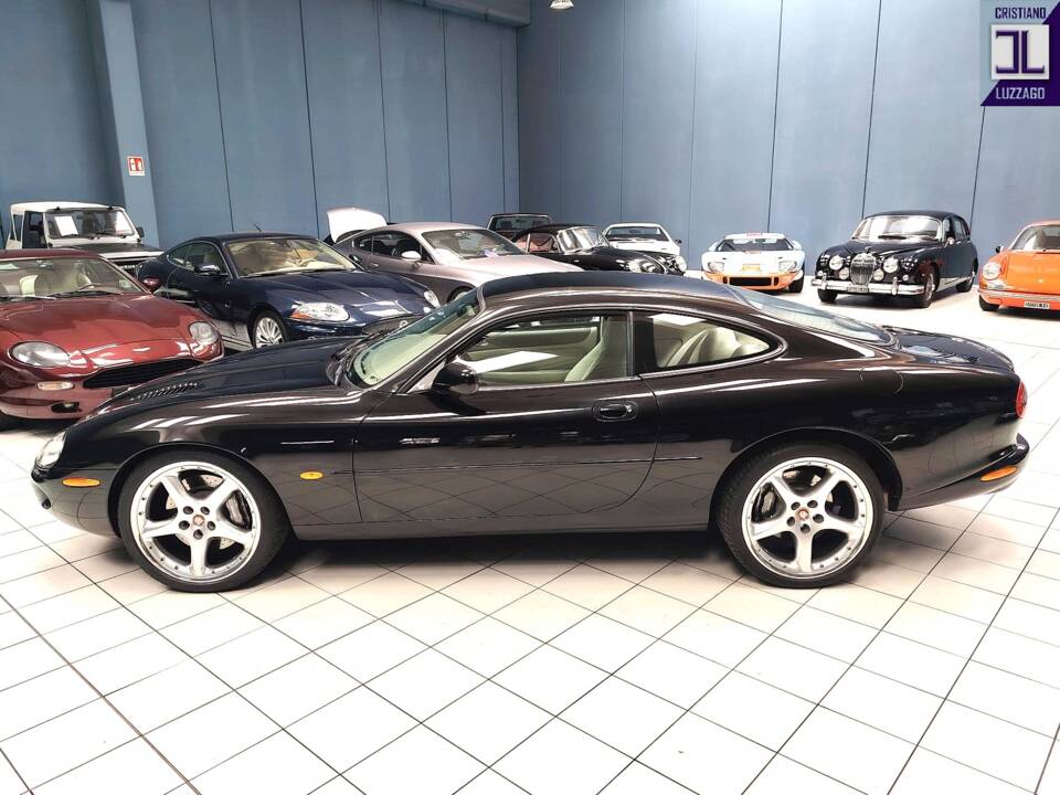 Bild 5/65 von Jaguar XKR (1998)