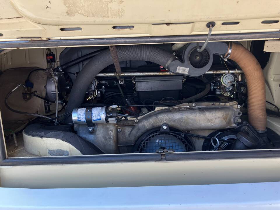 Bild 7/9 von Volkswagen T2b Kleinbus (1974)