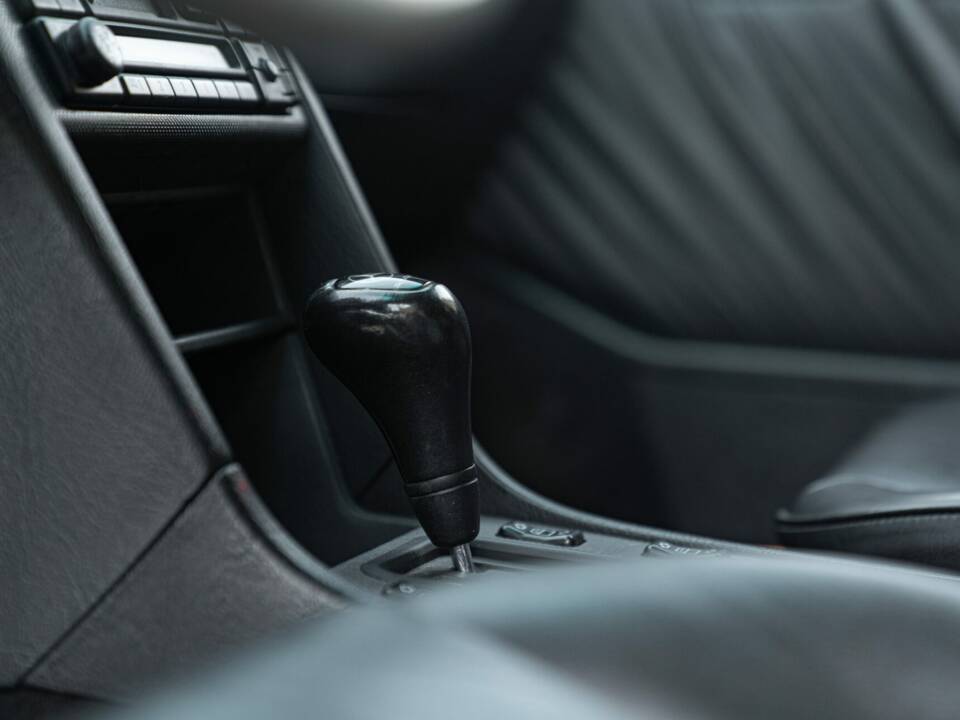 Image 34/50 of Mercedes-Benz C 36 AMG (1995)