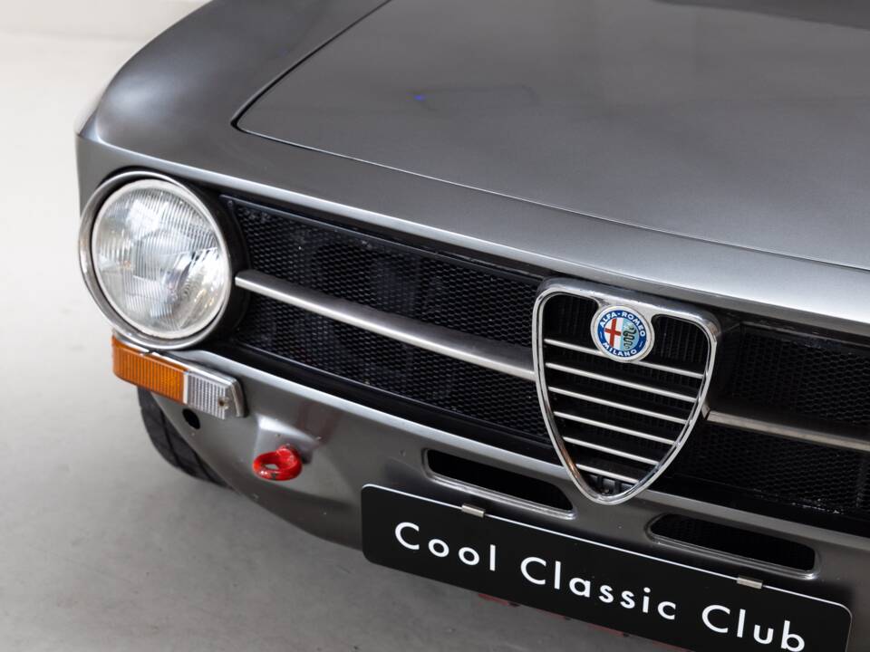 Imagen 22/36 de Alfa Romeo Giulia 1600 GT Junior (1973)