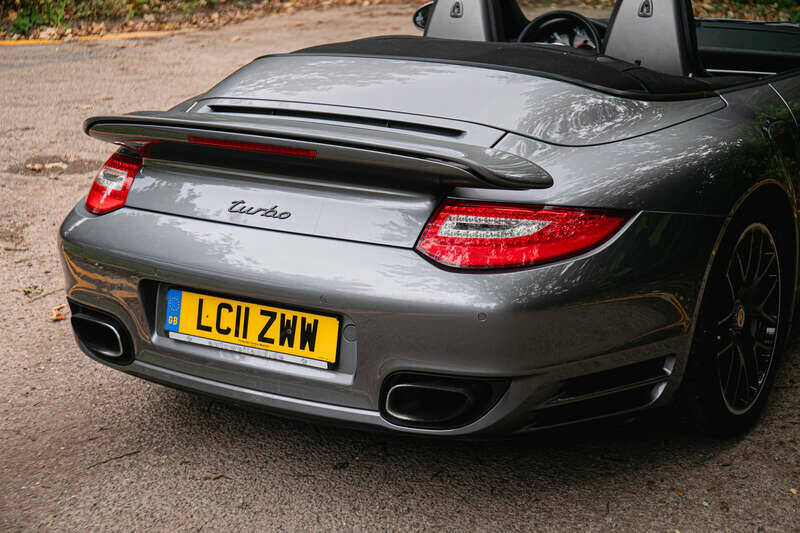 Imagen 13/50 de Porsche 911 Turbo S (2011)