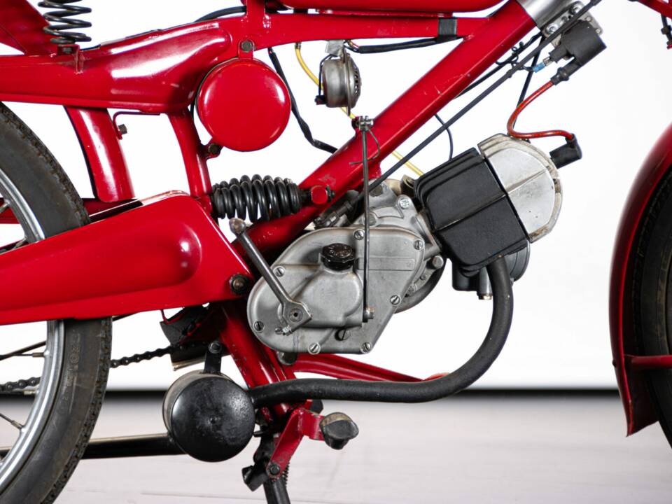 Immagine 30/50 di Moto Guzzi Motoleggera 65 (1951)