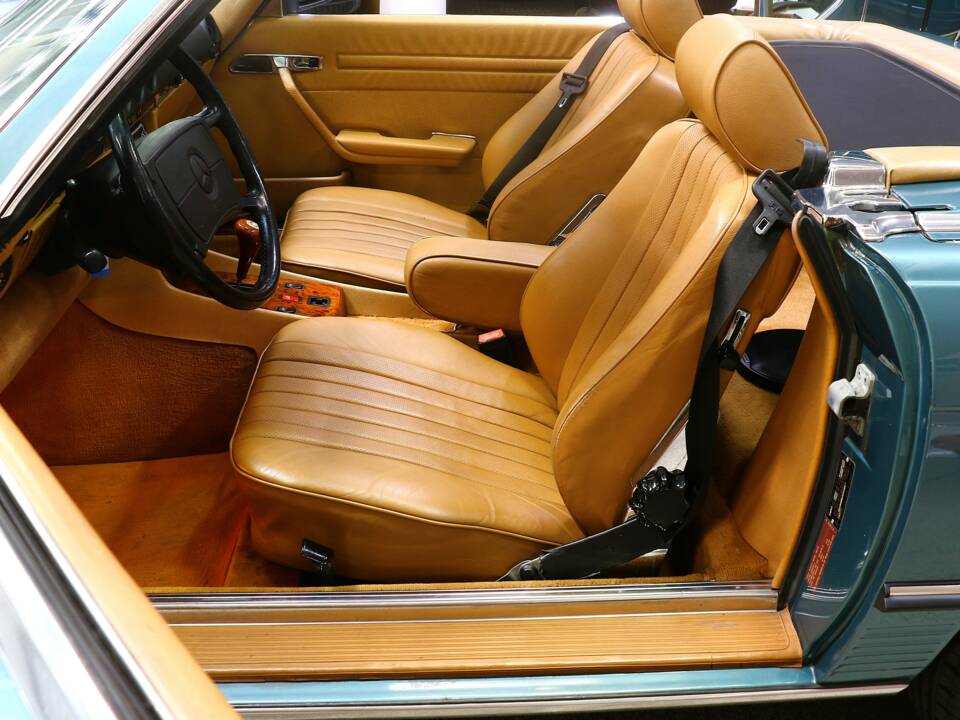 Image 16/25 of Mercedes-Benz 560 SL (1986)