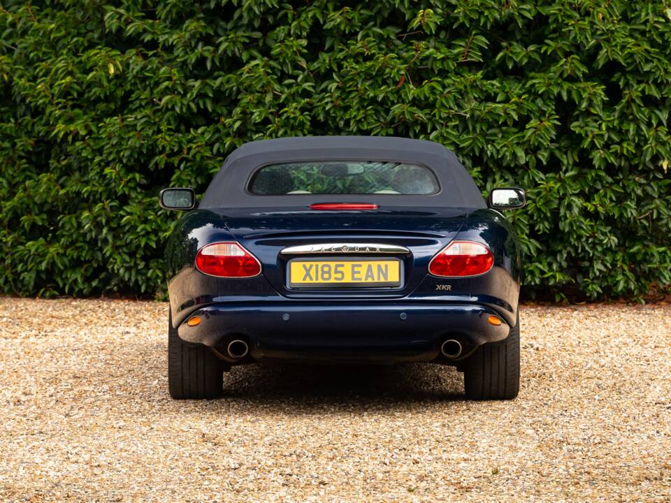 Image 26/41 of Jaguar XKR (2001)