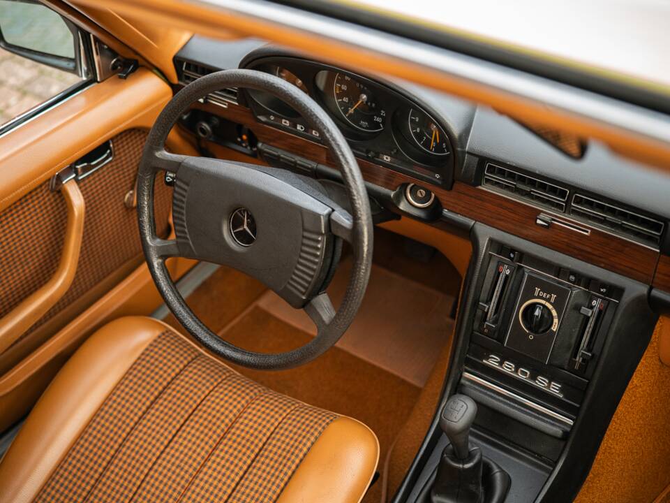 Afbeelding 27/75 van Mercedes-Benz 280 SE (1976)