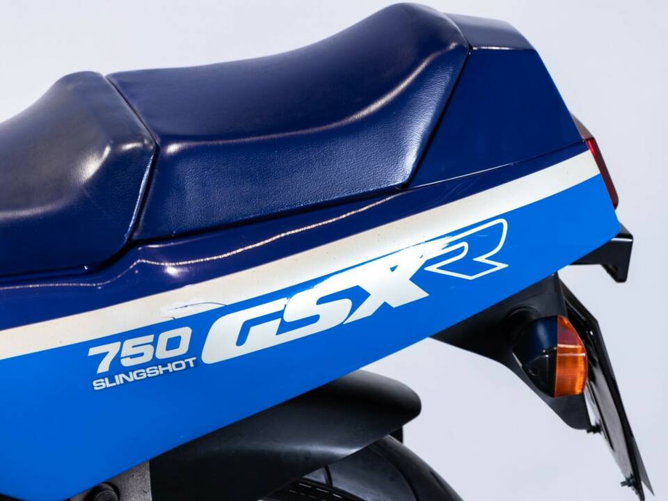 Bild 30/50 von Suzuki DUMMY (1988)