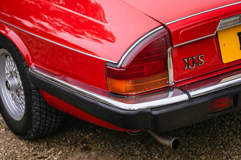 Image 31/33 of Jaguar XJ-S 3.6 (1991)