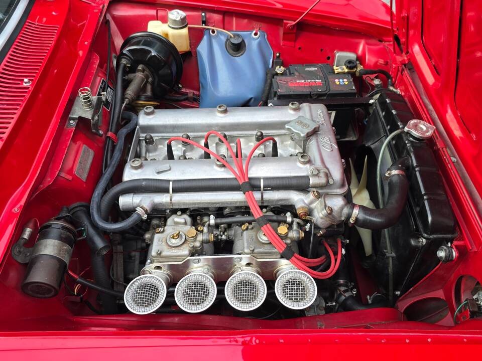 Image 8/34 of Alfa Romeo 1750 GT Veloce (1969)