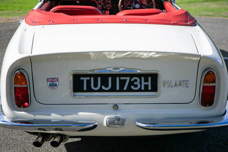 Image 28/38 of Aston Martin DB 6 Mk II Volante (1970)