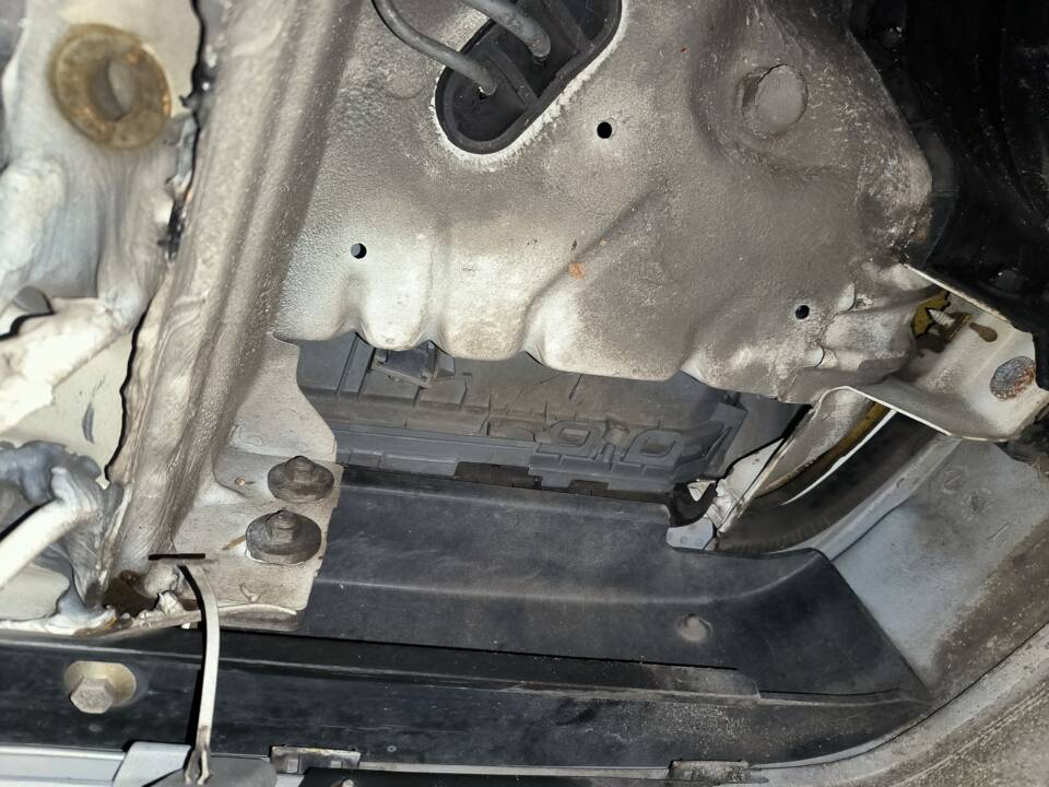Image 63/78 de Mercedes-Benz 190 E 1.8 (1992)