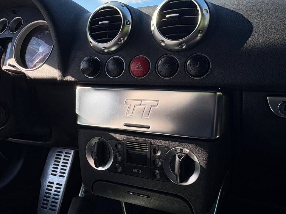 Image 9/25 of Audi TT 3.2 quattro (2004)