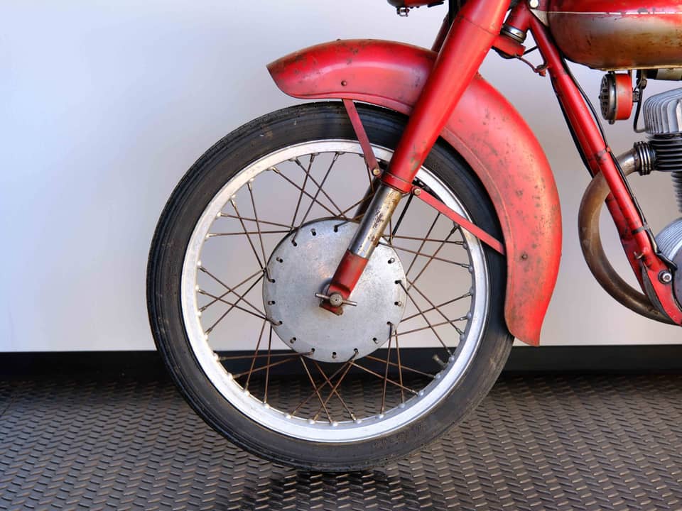 Image 38/83 of MV Agusta 175 CS Sport Disco Volante (1955)