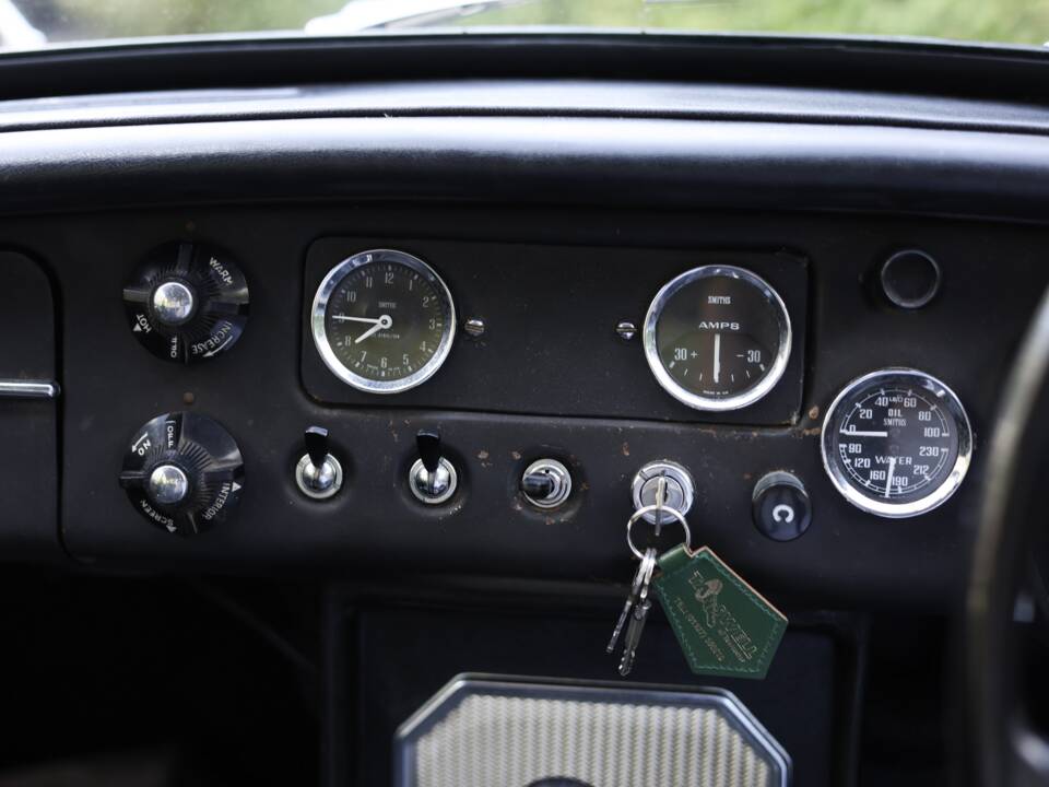 Bild 50/50 von MG MGB GT (1967)