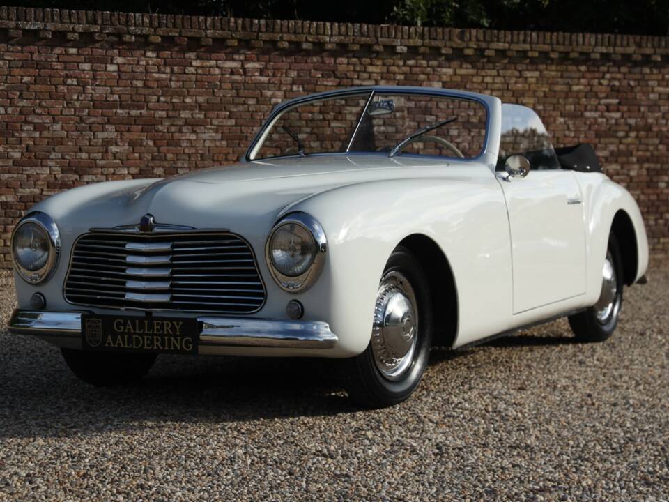 Image 17/50 of SIMCA 8 Sport (1950)