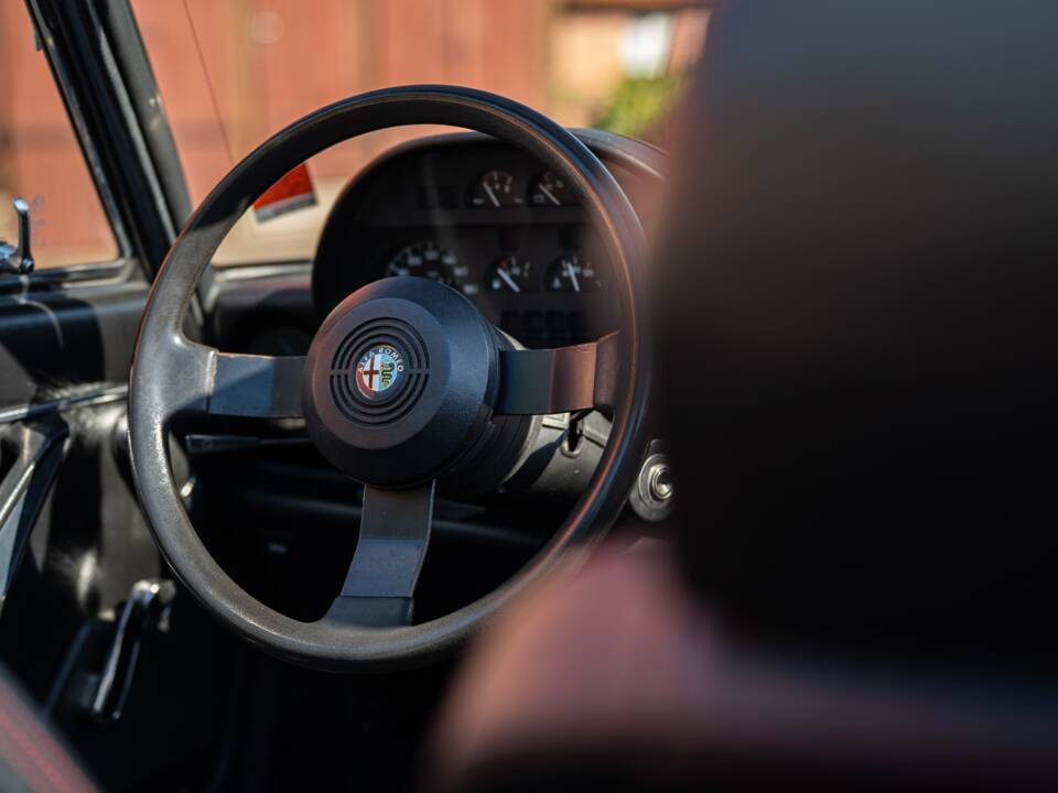 Image 31/40 of Alfa Romeo 2.0 Spider (1987)