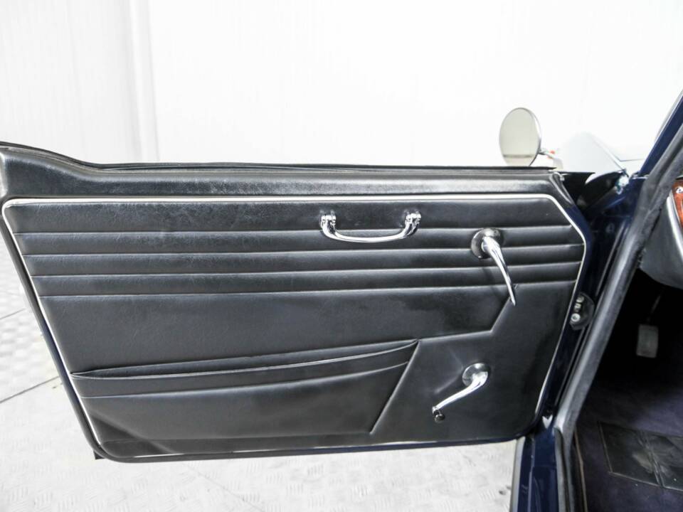 Image 32/50 of Triumph TR 4A (1967)