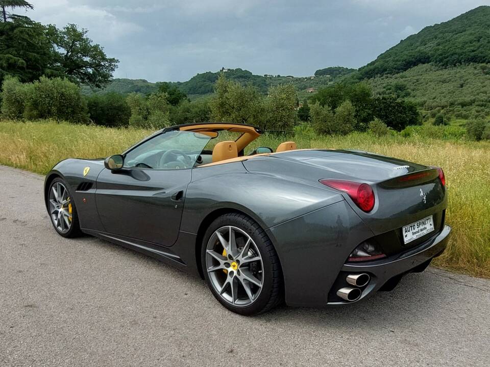 Immagine 2/11 di Ferrari California (2010)